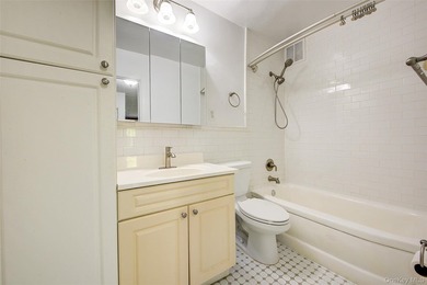 Welcome to Le Havre on the Water! This bright and airy unit has - photo 17