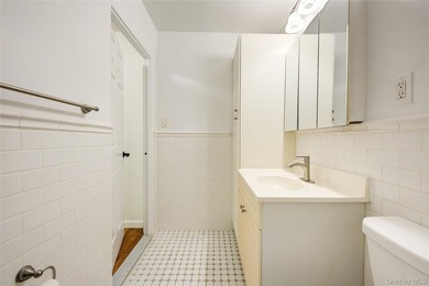 Welcome to Le Havre on the Water! This bright and airy unit has - photo 18