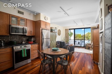 Gorgeous lovingly maintained two bedroom two-bathroom home in - photo 2