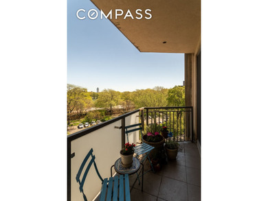 Gorgeous lovingly maintained two bedroom two-bathroom home in - photo 3