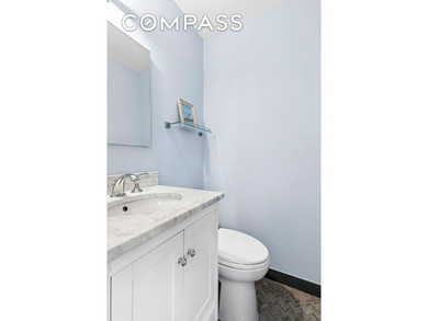 Discover a rare offering in the heart of Gramercy: a - photo 8