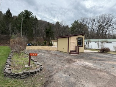 A charming River Front, former Mobile Home lot located just - photo 1