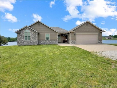 Experience lakefront living in this well-appointed 3-bedroom - photo 44