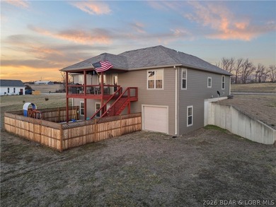 Experience lakefront living in this well-appointed 3-bedroom - photo 46
