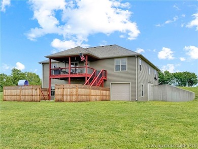 Experience lakefront living in this well-appointed 3-bedroom - photo 47