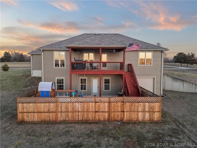 Experience lakefront living in this well-appointed 3-bedroom - photo 48