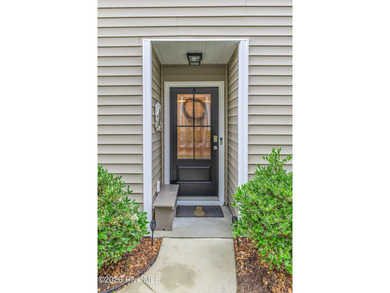 Beautifully maintained 3-bedroom, 2-bath duet-style home located - photo 4