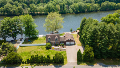 190+ ft of direct waterfront on Lake Housatonic - Lake Home For Sale in Seymour, Connecticut