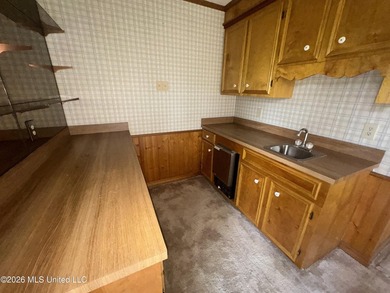 NEW LISTING IN FLORENCE with over 3300 square feet! Discover - photo 17