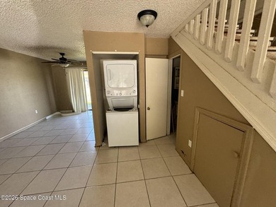 Sunshine, style, and easy breezy living! This spacious 2BR/2.5BA - photo 2