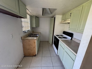 Sunshine, style, and easy breezy living! This spacious 2BR/2.5BA - photo 3