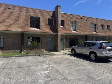 Sunshine, style, and easy breezy living! This spacious 2BR/2.5BA - photo 7