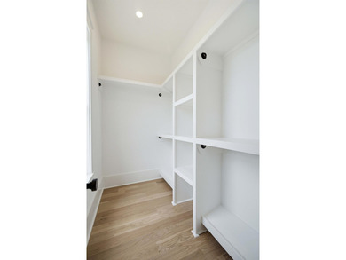Welcome to 6 Vincent Drive located in the heart of South Mount - photo 19