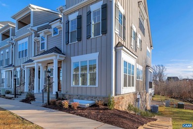 Beautiful End Unit Townhome located close to The Old Trail Golf - photo 2