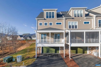 Beautiful End Unit Townhome located close to The Old Trail Golf - photo 3