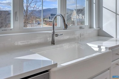 Beautiful End Unit Townhome located close to The Old Trail Golf - photo 8