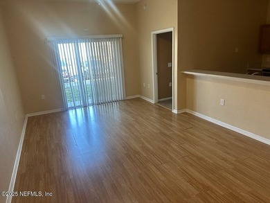 Cute ground floor condo with one year home warranty. High - photo 3