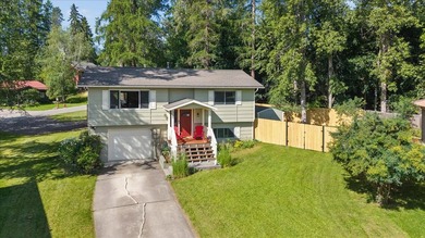 Exceptionally well-maintained 3-bedroom, 2-bathroom home tucked - photo 2