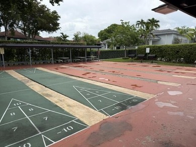 Spacious 1-bedroom, 2-bath residence featuring a massive floor - photo 21
