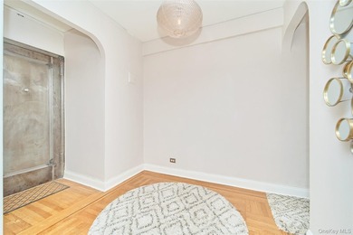 Come see this lovely Villiage Flair apartment, filled with light - photo 6