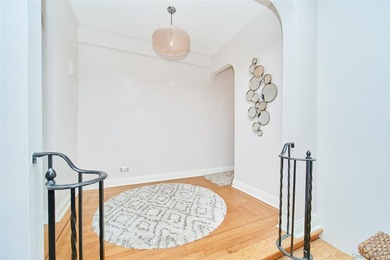 Come see this lovely Villiage Flair apartment, filled with light - photo 7