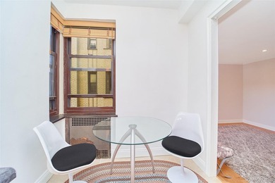 Come see this lovely Villiage Flair apartment, filled with light - photo 9