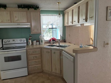 Located in the desirable 55+ community of Country Lakes Village - photo 4