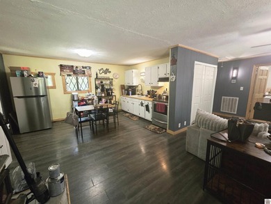 This quaint 2 bedroom 1 bath is the perfect starter home or lake - photo 18