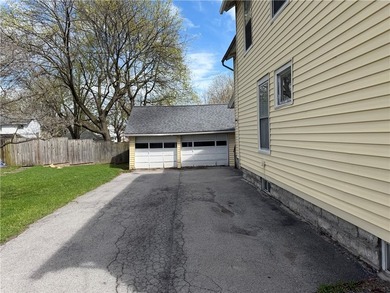 GREAT INVESTMENT OR OWNER-OCCUPIED OPPORTUNITY - DUPLEX! This - photo 2