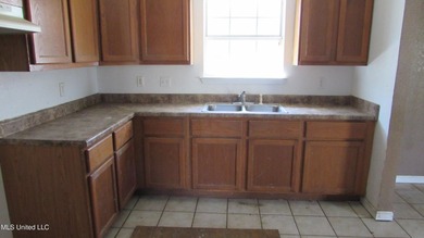 3bdrm 1.5 bath, No outside a/c condenser Outside storage shed - photo 11
