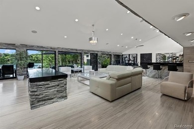 A remarkable expression of contemporary lake-area living, this - photo 11