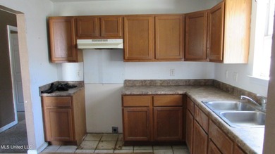 3bdrm 1.5 bath, No outside a/c condenser Outside storage shed - photo 12