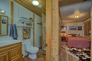 Toledo Bend Waterfront!! Nice camp/home sitting on a .85 acre - photo 12