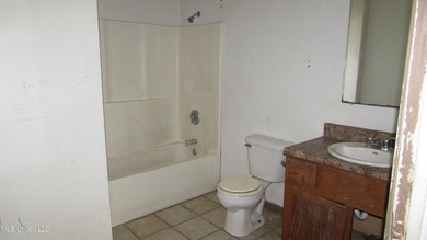 3bdrm 1.5 bath, No outside a/c condenser Outside storage shed - photo 17