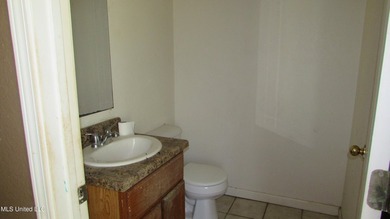 3bdrm 1.5 bath, No outside a/c condenser Outside storage shed - photo 18