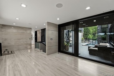 A remarkable expression of contemporary lake-area living, this - photo 18