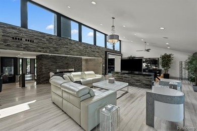 A remarkable expression of contemporary lake-area living, this - photo 19