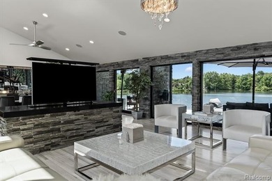 A remarkable expression of contemporary lake-area living, this - photo 20