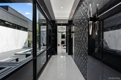 A remarkable expression of contemporary lake-area living, this - photo 21