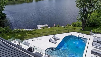 A remarkable expression of contemporary lake-area living, this - photo 31