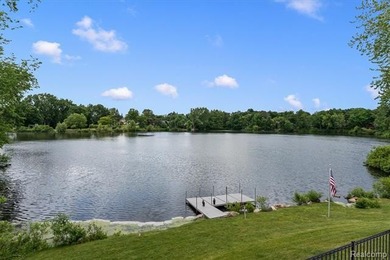 A remarkable expression of contemporary lake-area living, this - photo 33