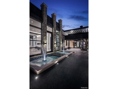 A remarkable expression of contemporary lake-area living, this - photo 39