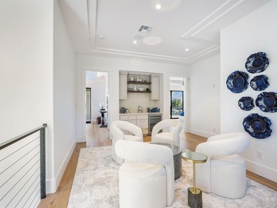 A rare opportunity to own a brand-new, fully furnished Paul - photo 9