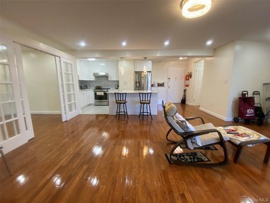 Great Location - This Fully Renovated About 900 Sq Feet. 9 Feet - photo 12