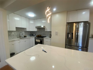 Great Location - This Fully Renovated About 900 Sq Feet. 9 Feet - photo 14