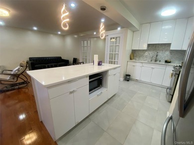 Great Location - This Fully Renovated About 900 Sq Feet. 9 Feet - photo 15