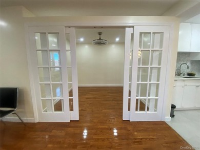 Great Location - This Fully Renovated About 900 Sq Feet. 9 Feet - photo 16