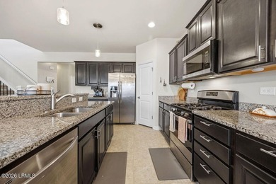 Welcome to this spacious 3-bedroom, 2.5-bath home with a 2-car - photo 21