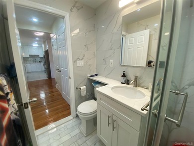 Great Location - This Fully Renovated About 900 Sq Feet. 9 Feet - photo 21