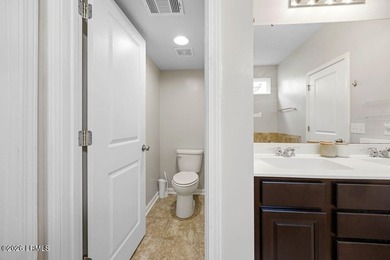 Welcome to this spacious 3-bedroom, 2.5-bath home with a 2-car - photo 36